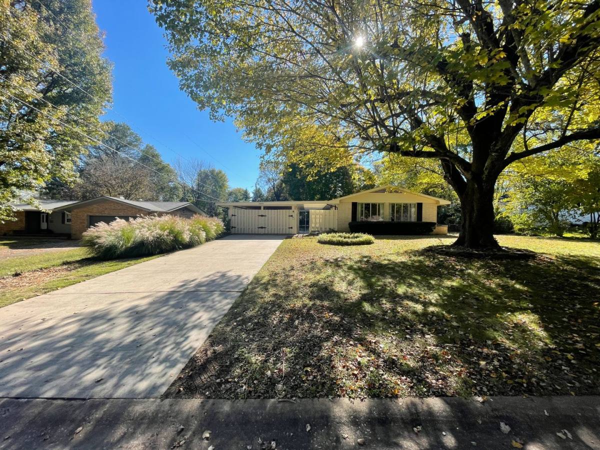 House for rent at 2848 E Eastmoor Dr, Springfield, MO 65804
