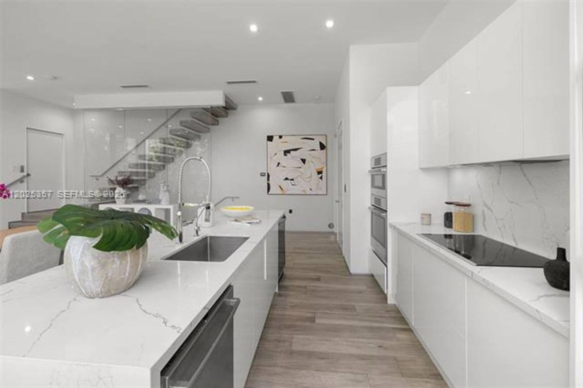 Townhouse for rent at 1525 Bay Rd, Miami Beach, FL 33139