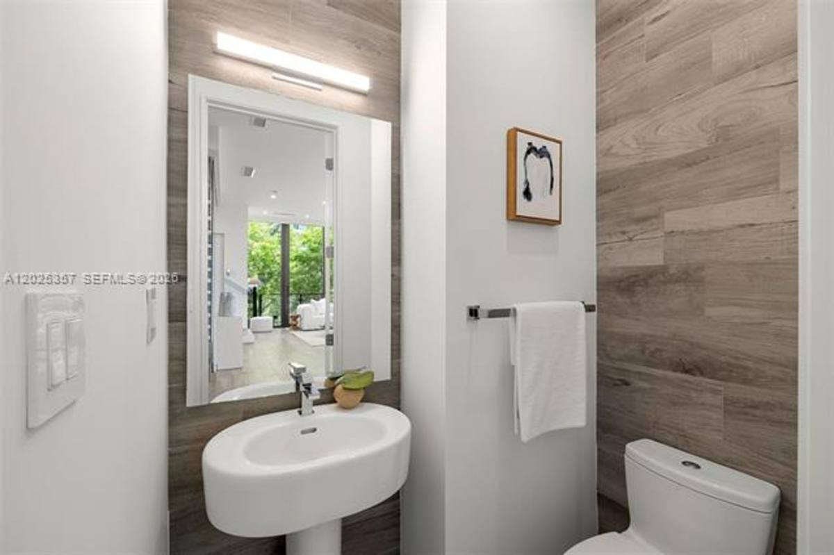 Townhouse for rent at 1525 Bay Rd, Miami Beach, FL 33139