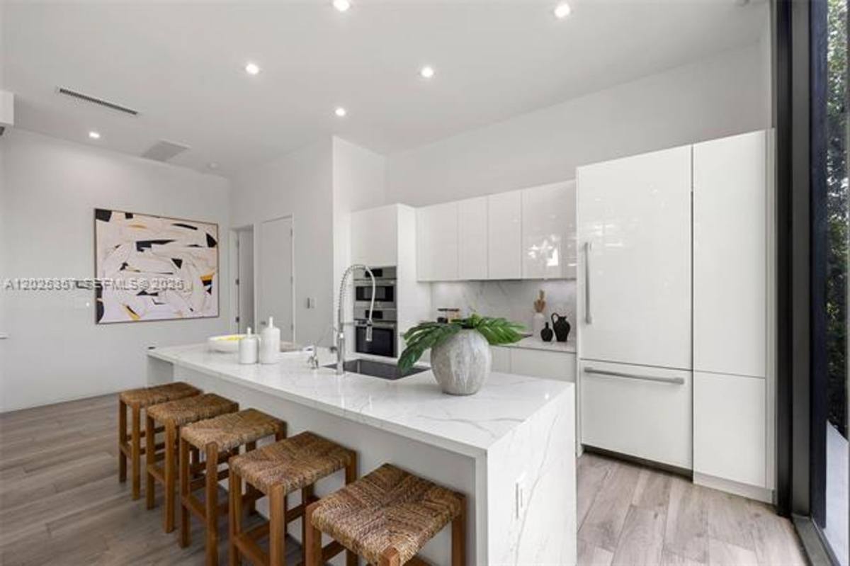 Townhouse for rent at 1525 Bay Rd, Miami Beach, FL 33139