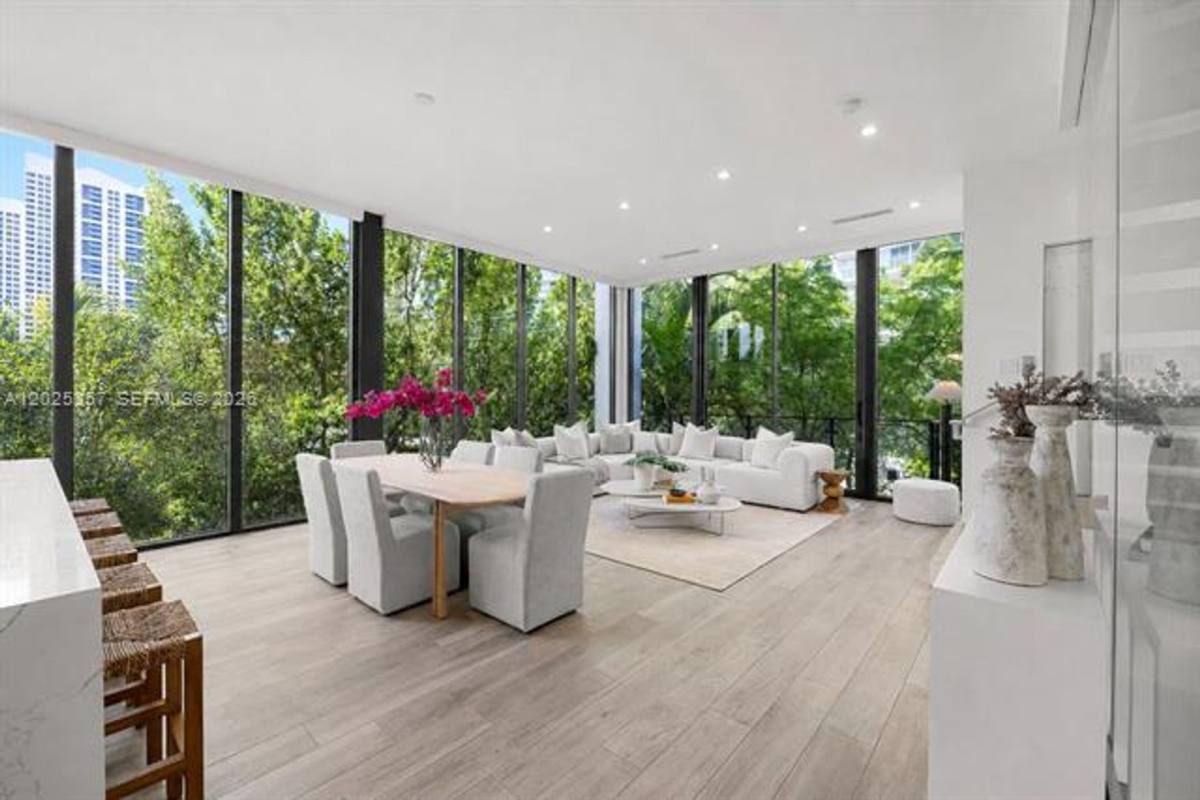 Townhouse for rent at 1525 Bay Rd, Miami Beach, FL 33139
