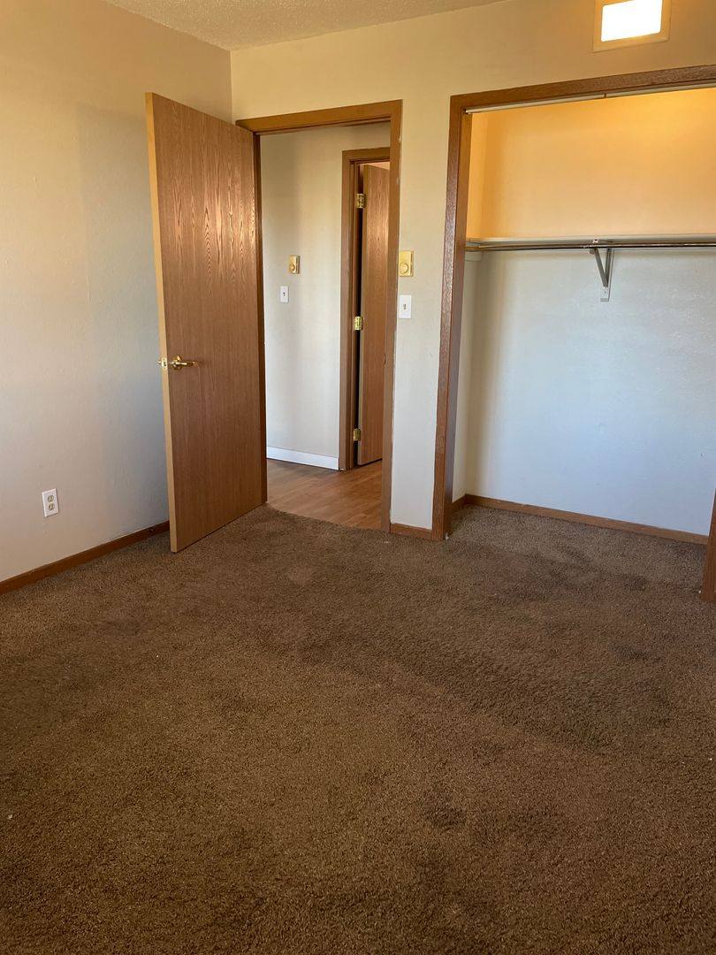 Apartment for rent at 512 E 18th St, Carroll, IA 51401