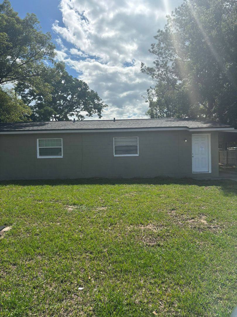 House for rent at 6052 10th St, Zephyrhills, FL 33542