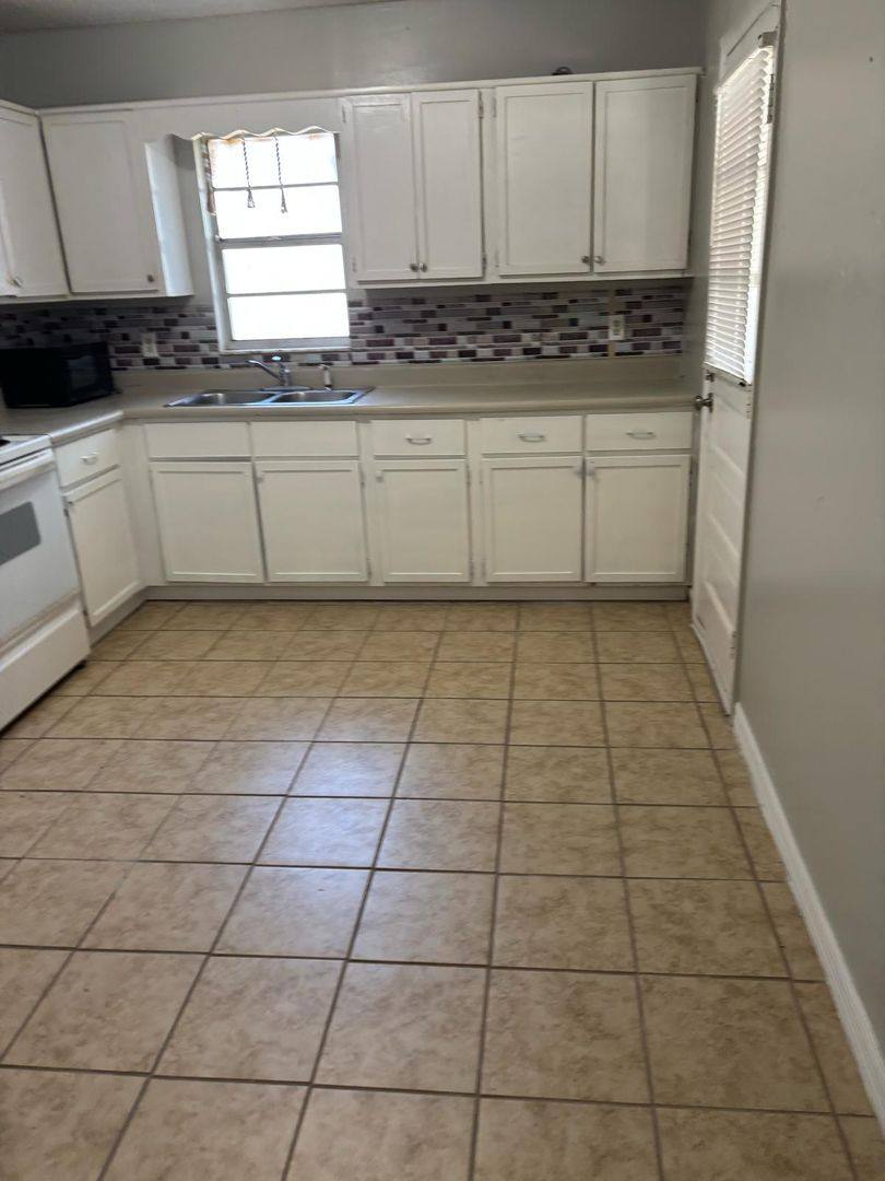 House for rent at 6052 10th St, Zephyrhills, FL 33542