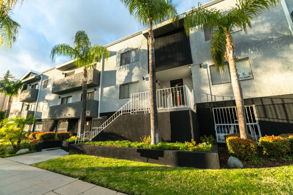 Apartment for rent at 17211 Chatsworth St, Granada Hills, CA 91344