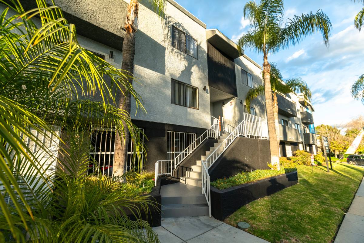 Apartment for rent at 17211 Chatsworth St, Granada Hills, CA 91344