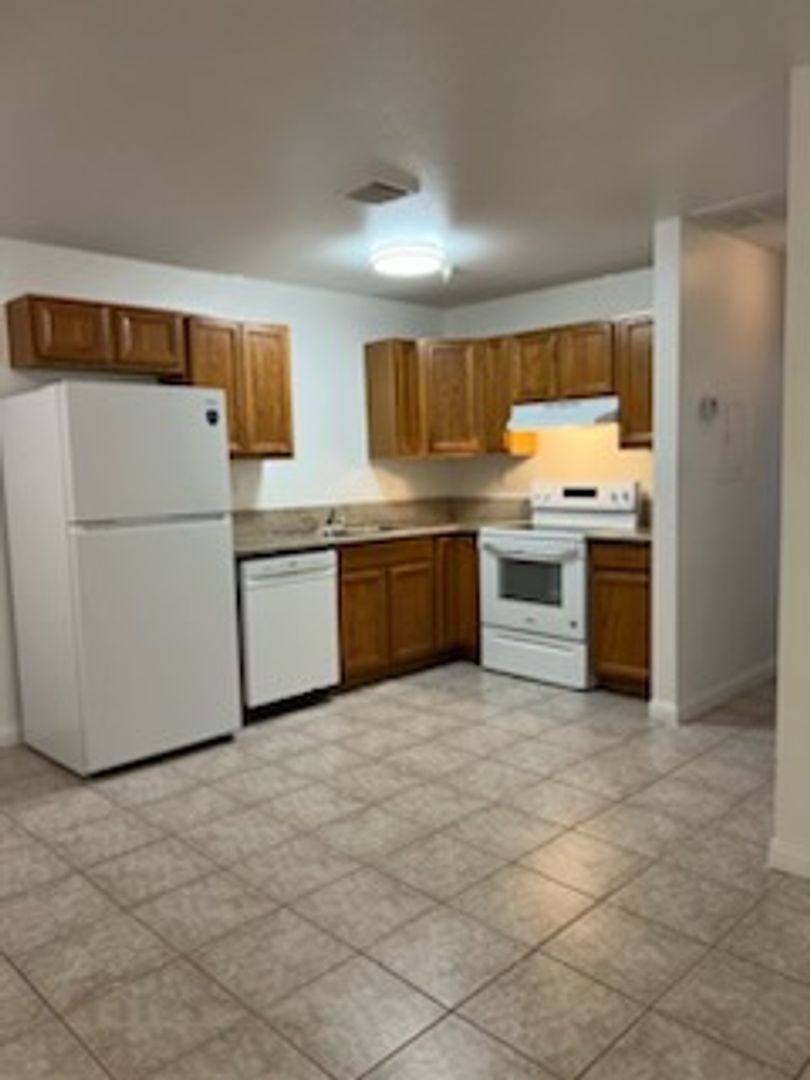 Apartment for rent at 2601 Columbus St, Bakersfield, CA 93306