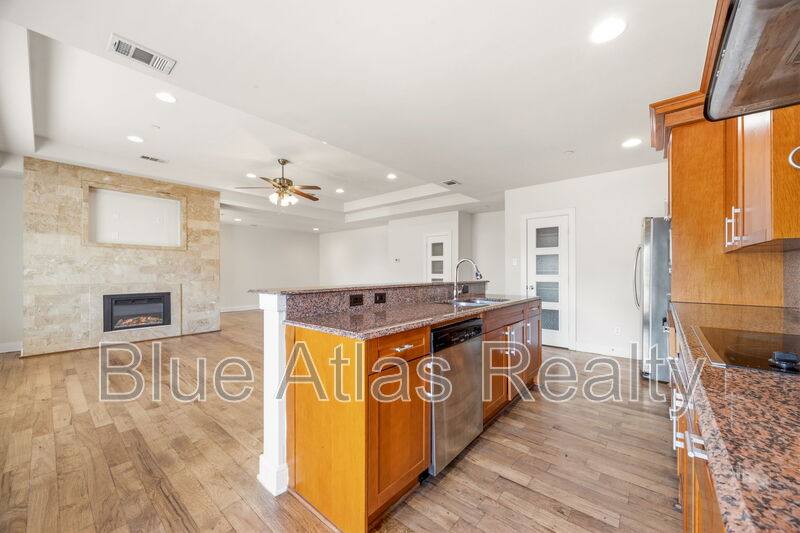 Townhouse for rent at 2690 Rockbrook Dr #4, Lewisville, TX 75067