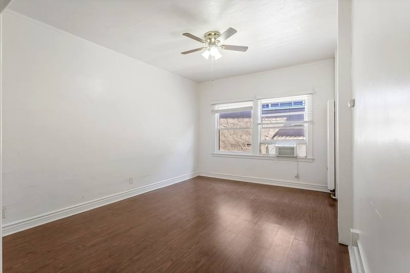 Apartment for rent at 21 Westminster Ave #208, Venice, CA 90291