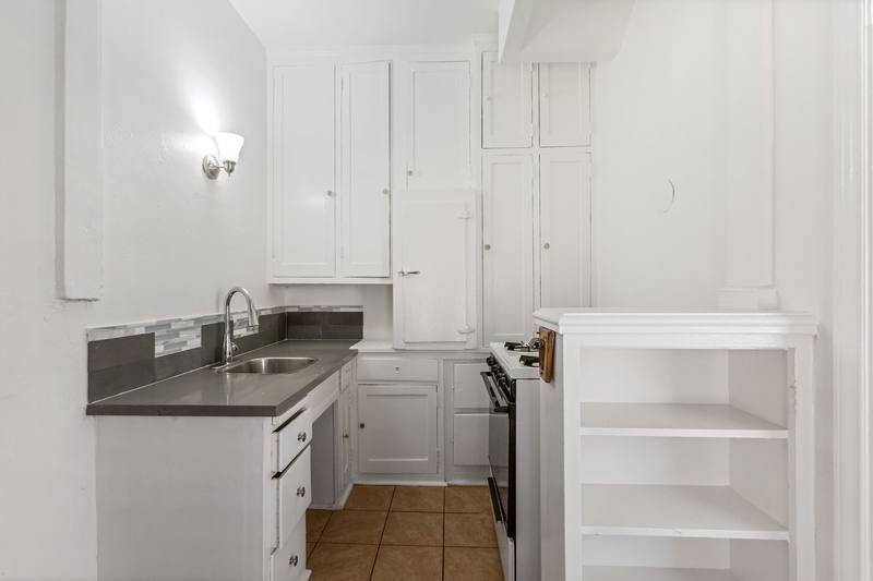 Apartment for rent at 21 Westminster Ave #208, Venice, CA 90291