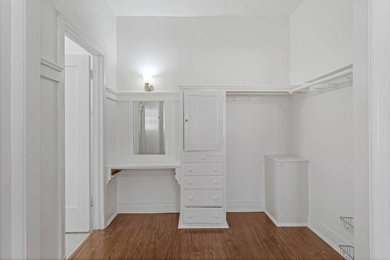 Apartment for rent at 21 Westminster Ave #208, Venice, CA 90291