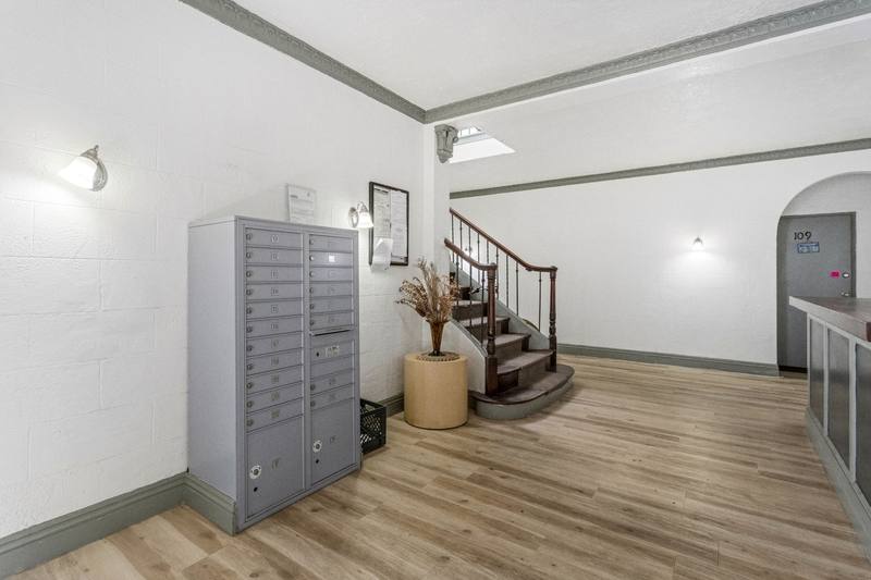 Apartment for rent at 21 Westminster Ave #208, Venice, CA 90291