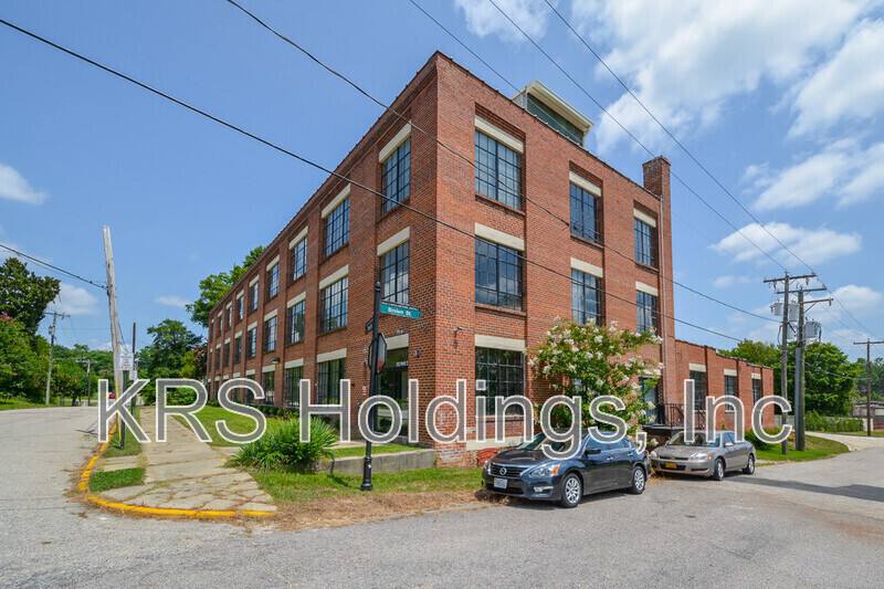 Apartment for rent at 123 Pine St, Petersburg, VA 23803