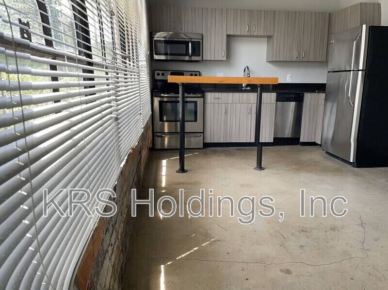 Apartment for rent at 123 Pine St, Petersburg, VA 23803