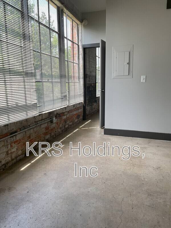 Apartment for rent at 123 Pine St, Petersburg, VA 23803