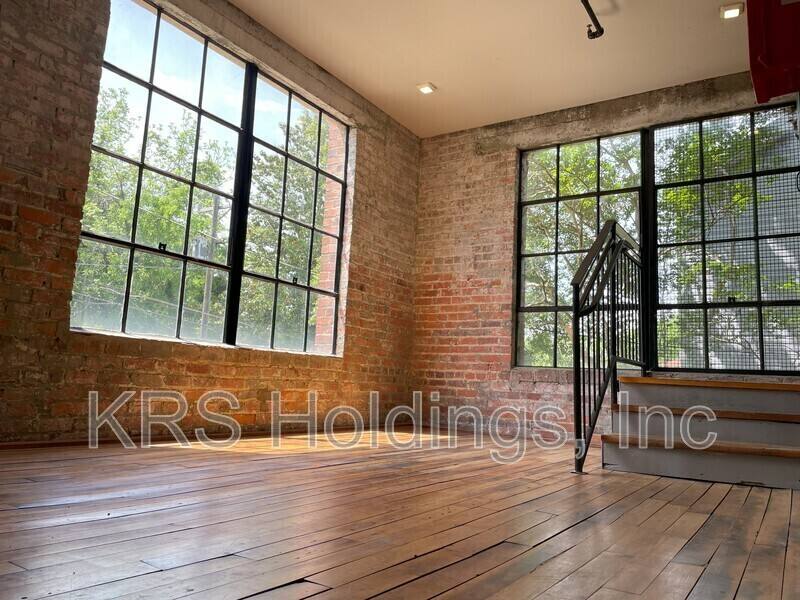 Apartment for rent at 123 Pine St, Petersburg, VA 23803
