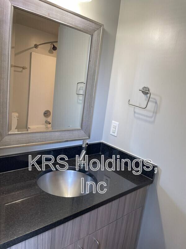 Apartment for rent at 123 Pine St, Petersburg, VA 23803