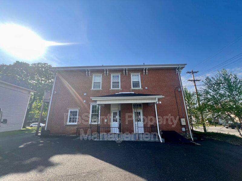 Apartment for rent at 1198 Third St #1R, Beaver, PA 15009