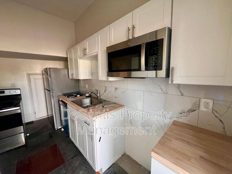 Apartment for rent at 1198 Third St #1R, Beaver, PA 15009