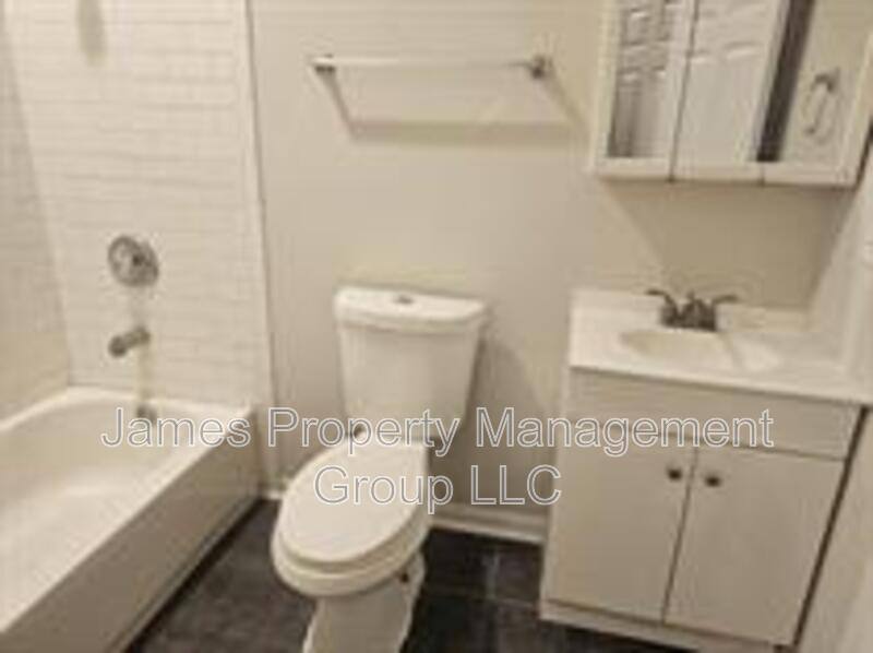 Apartment for rent at 2731 W Congress Parkway, Chicago, IL 60612