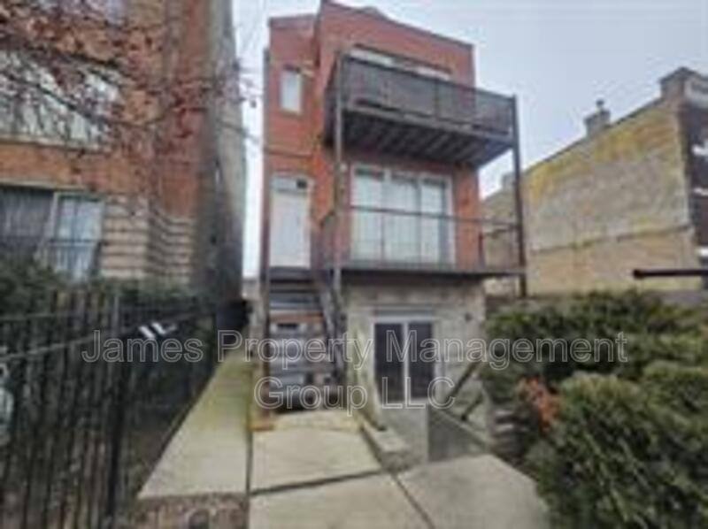 Apartment for rent at 2731 W Congress Parkway, Chicago, IL 60612