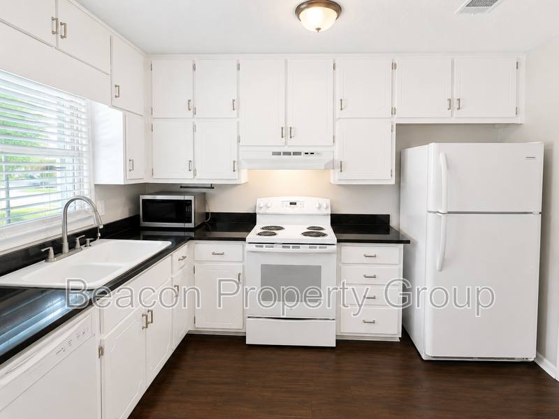 Townhouse for rent at 140 Williamsburg Way, Fayetteville, GA 30214