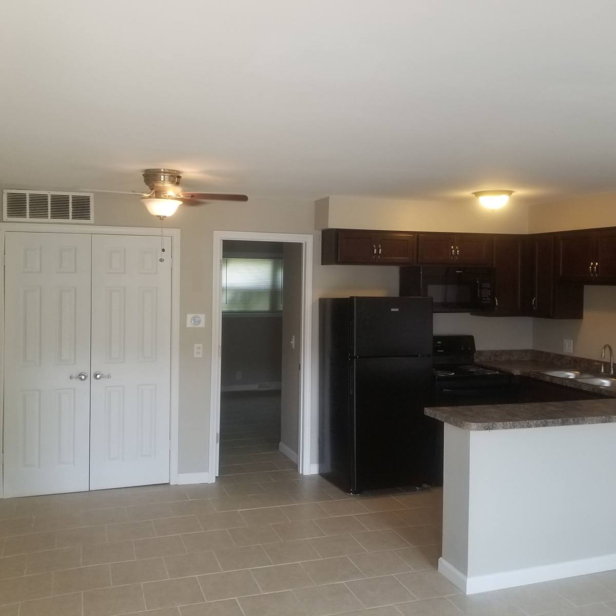 Apartment for rent at 4982 Tippecanoe Dr, Evansville, IN 47715