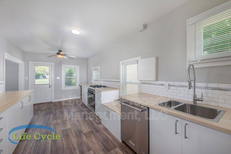 House for rent at 1314 Beechwood St NE, Grand Rapids, MI 49505