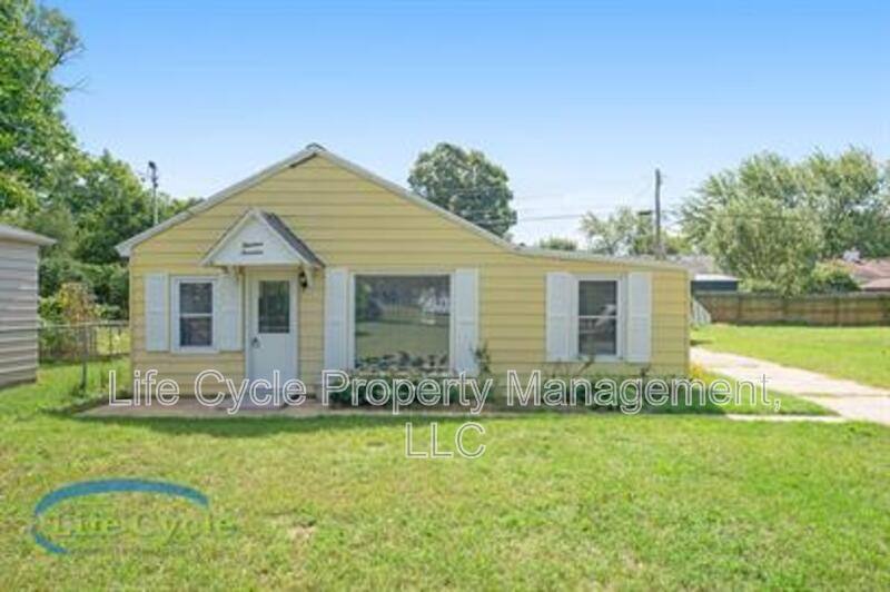 House for rent at 1314 Beechwood St NE, Grand Rapids, MI 49505