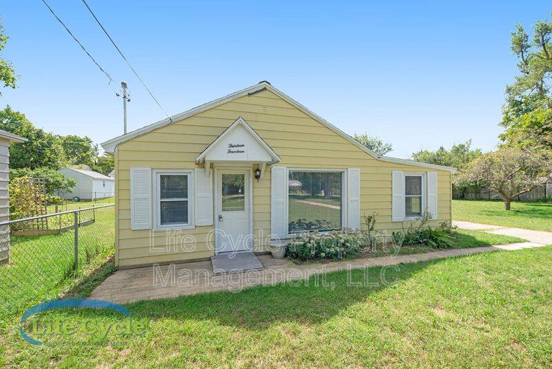 House for rent at 1314 Beechwood St NE, Grand Rapids, MI 49505