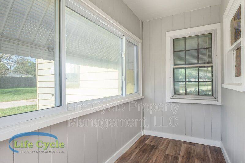 House for rent at 1314 Beechwood St NE, Grand Rapids, MI 49505