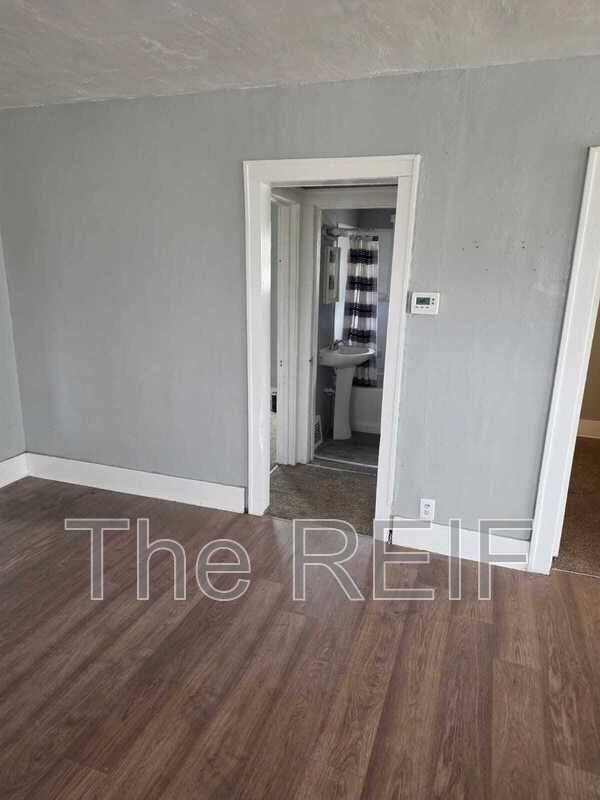 House for rent at 1023 Barrie Ave, Flint, MI 48507