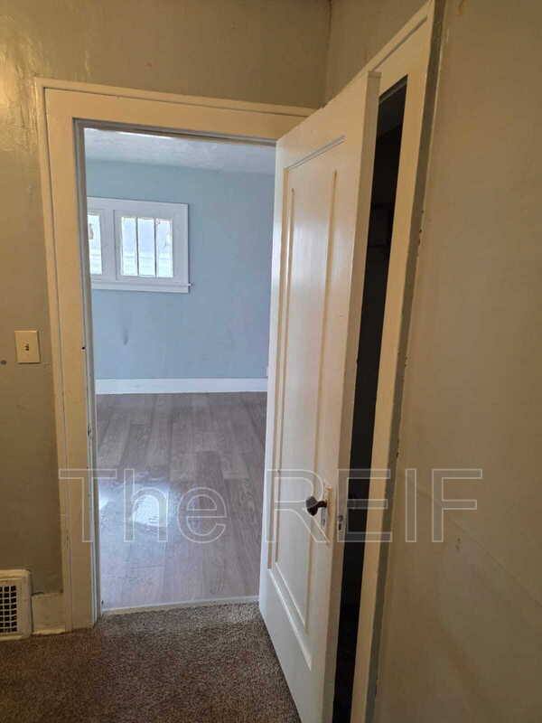 House for rent at 1023 Barrie Ave, Flint, MI 48507