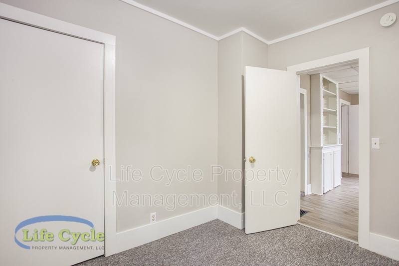 Apartment for rent at 940 Mc Reynolds Ave NW #1, Grand Rapids, MI 49504