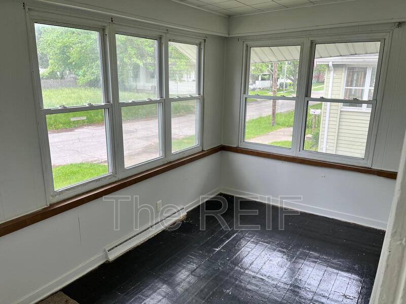 House for rent at 1553 Illinois Ave, Flint, MI 48506