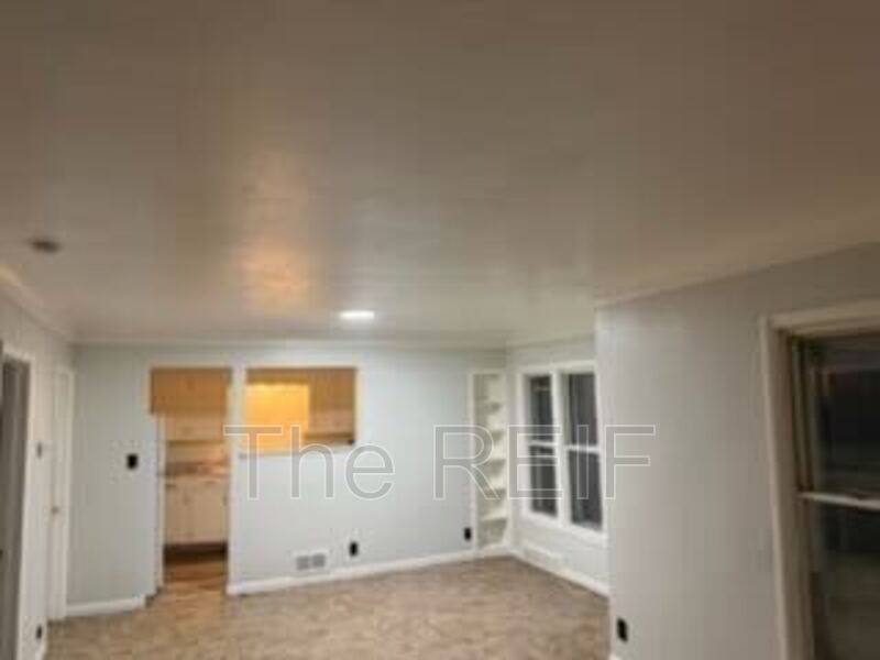 House for rent at 1553 Illinois Ave, Flint, MI 48506