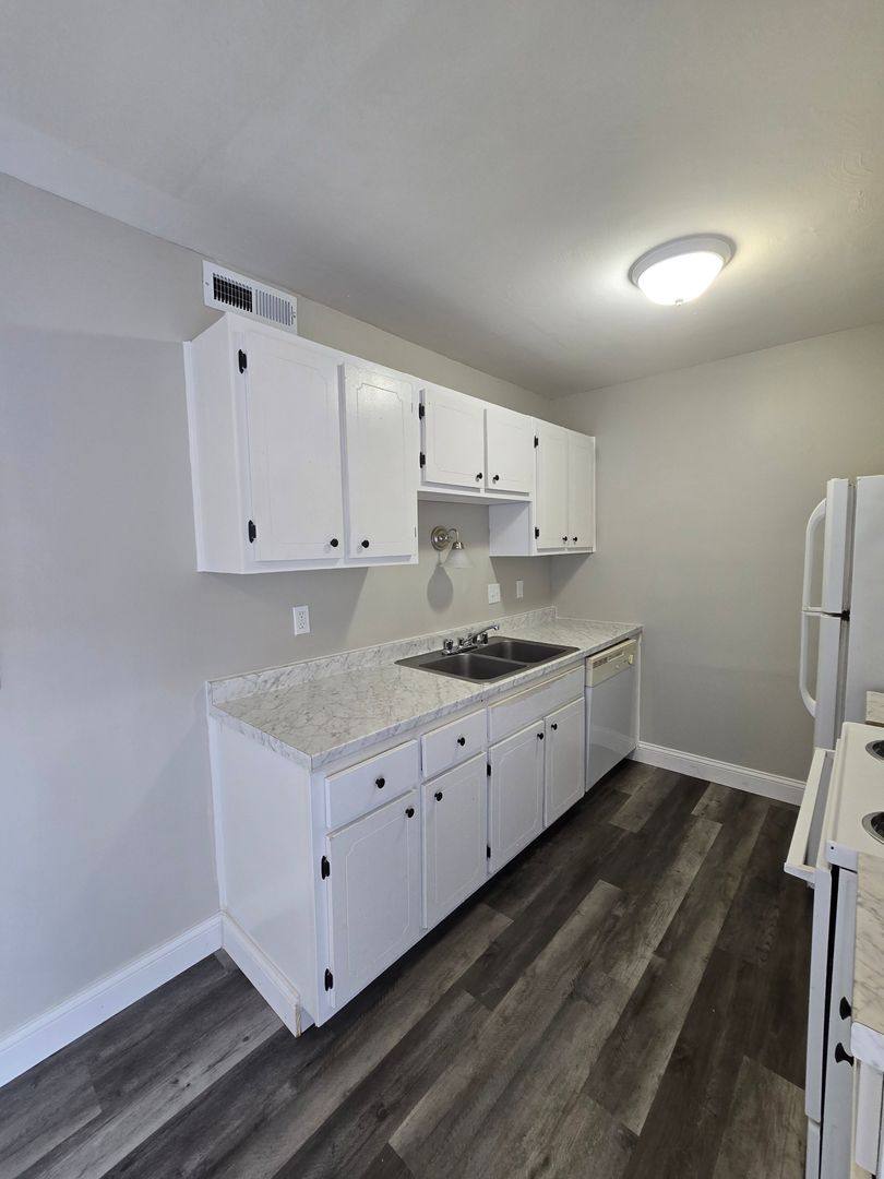 Townhouse for rent at 570 Erlanger Rd, Erlanger, KY 41018