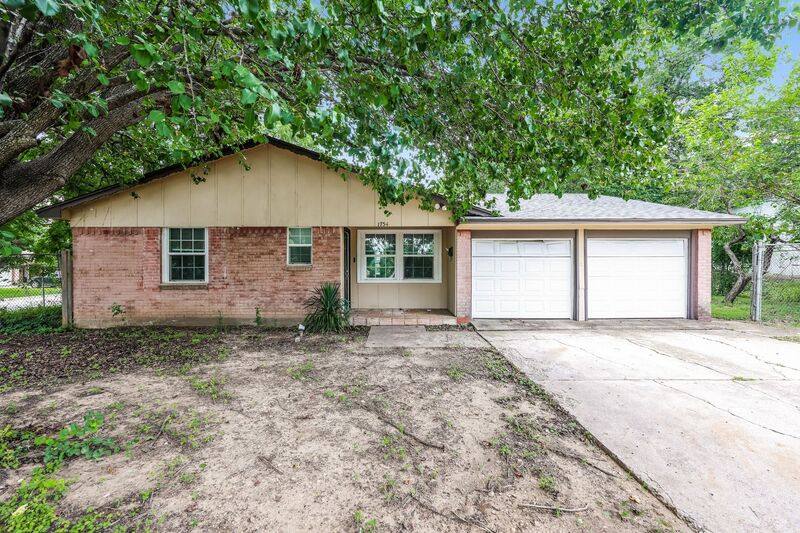 House for rent at 1754 E Red Bird Lane, Dallas, TX 75241