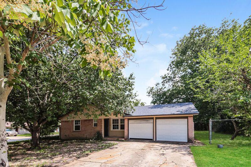 House for rent at 1754 E Red Bird Lane, Dallas, TX 75241