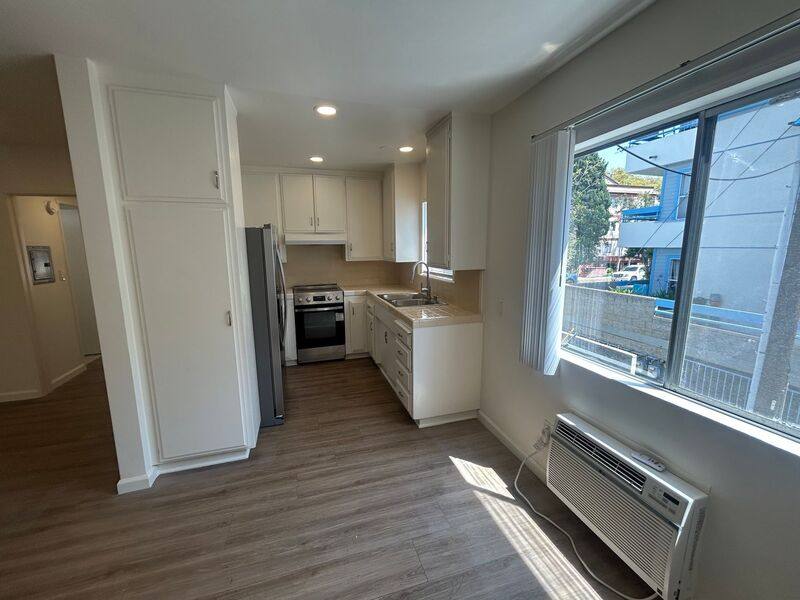 Apartment for rent at 346 N Louise St #11, Glendale, CA 91206