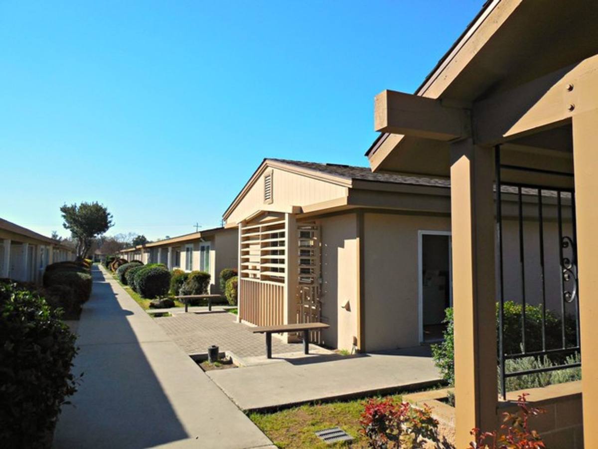 Apartment for rent at 218 W Dakota Ave, Fresno, CA 93705