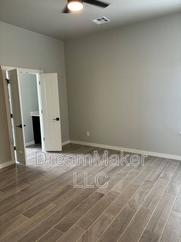 House for rent at 916 Flowers Dr, Washington, OK 73093