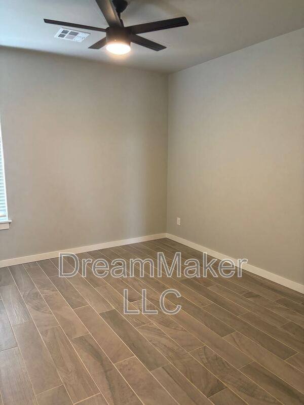 House for rent at 916 Flowers Dr, Washington, OK 73093
