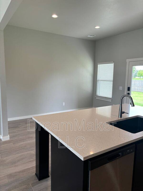 House for rent at 916 Flowers Dr, Washington, OK 73093