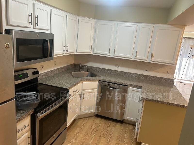 Apartment for rent at 6606 W 64th Place #1A, Chicago, IL 60638