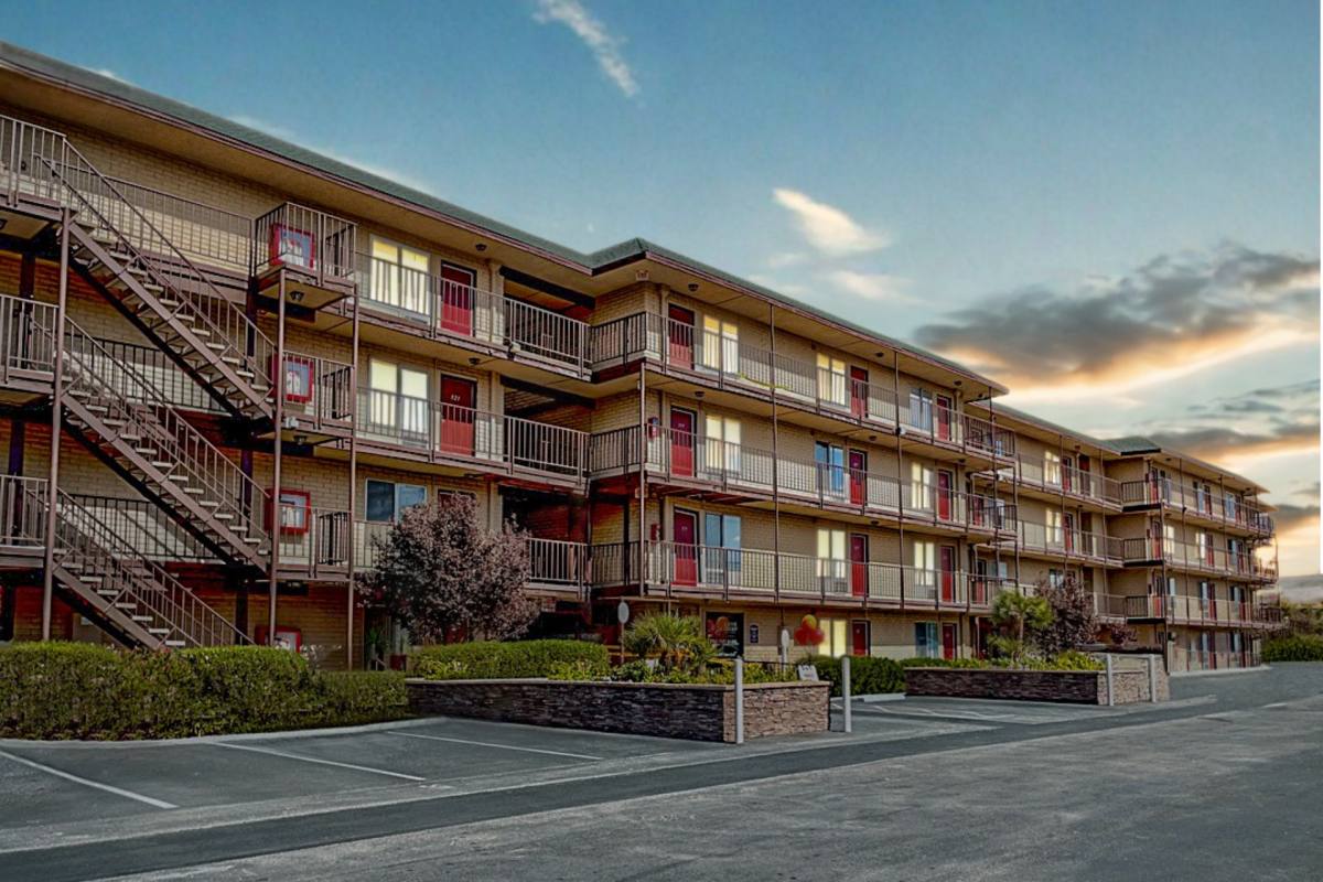 Apartment for rent at 3890 S Cambridge St, Las Vegas, NV 89119