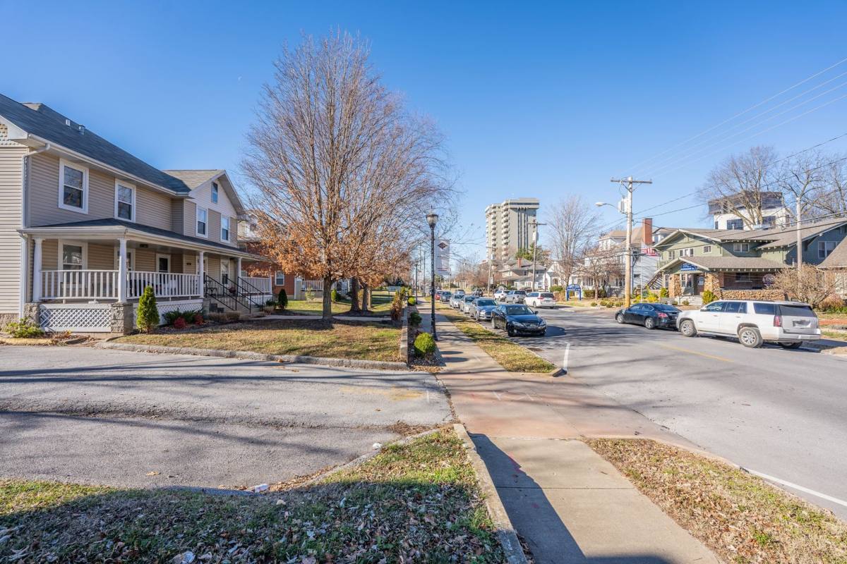 Apartment for rent at 1030 E Walnut St, Springfield, MO 65806