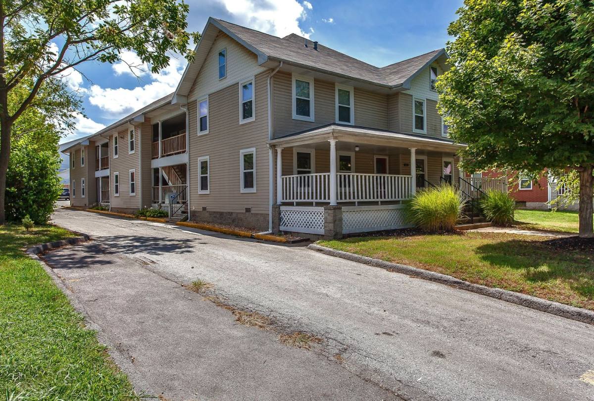 Apartment for rent at 1030 E Walnut St, Springfield, MO 65806