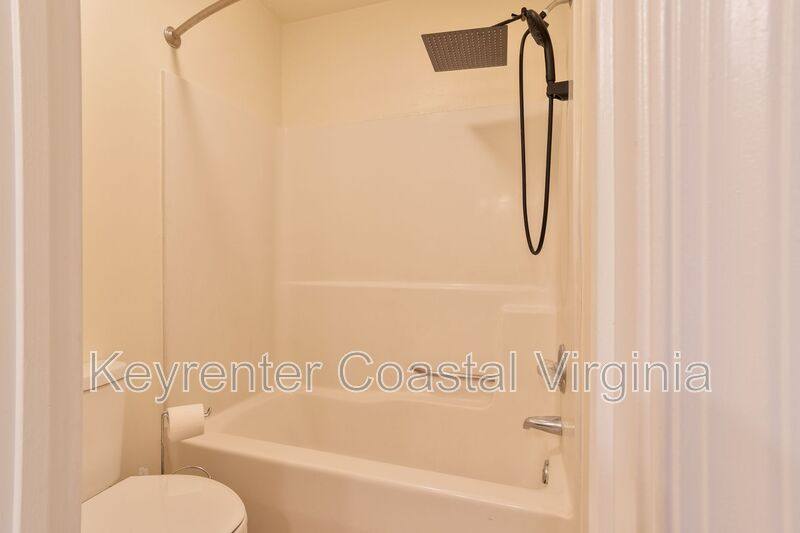 Townhouse for rent at 922 Pocahontas Court, Smithfield, VA 23430