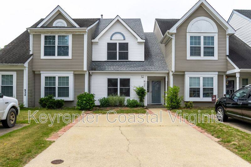 Townhouse for rent at 922 Pocahontas Court, Smithfield, VA 23430